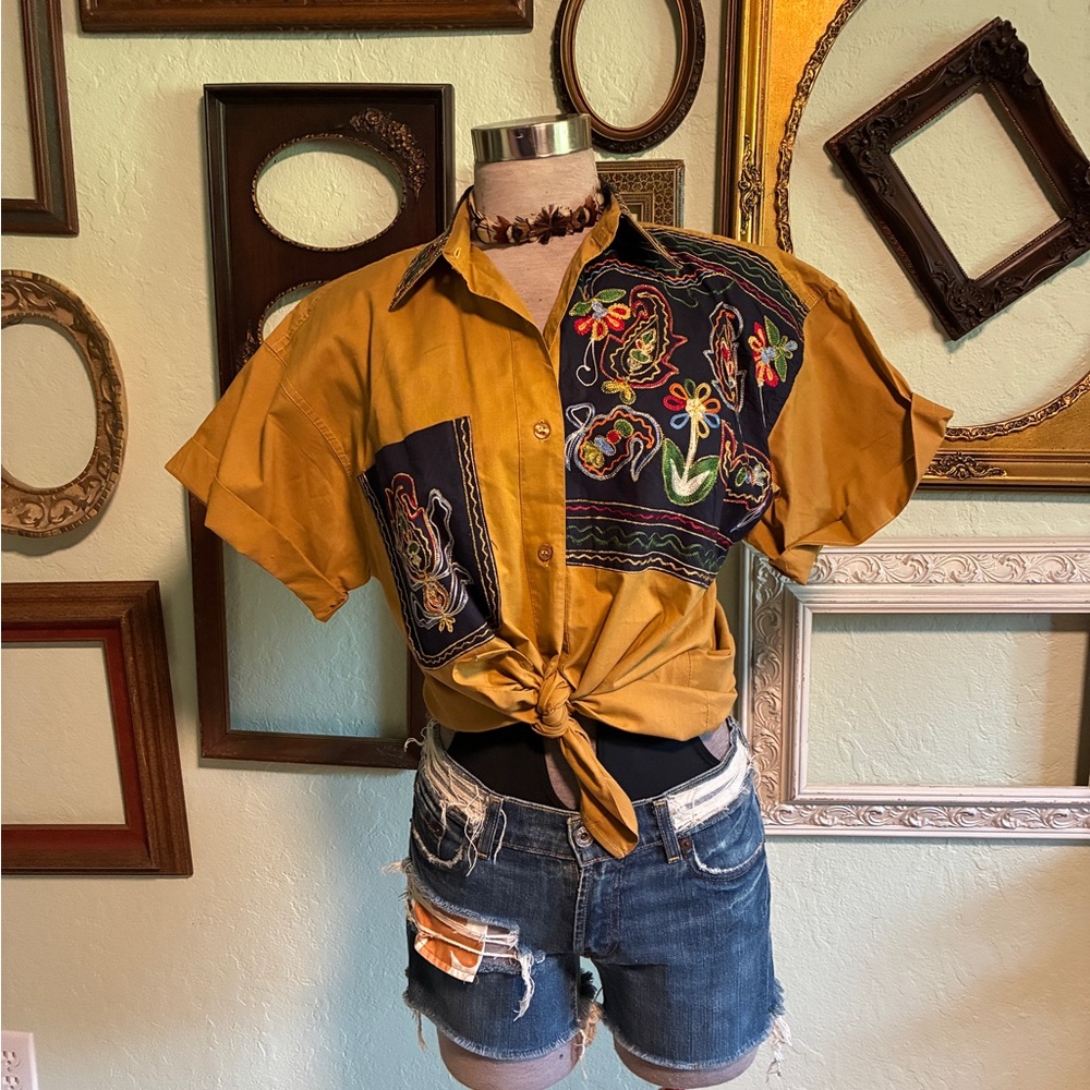 Vintage M.I.C. Fashion Embroidered Button Down